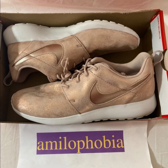nike roshe size 10